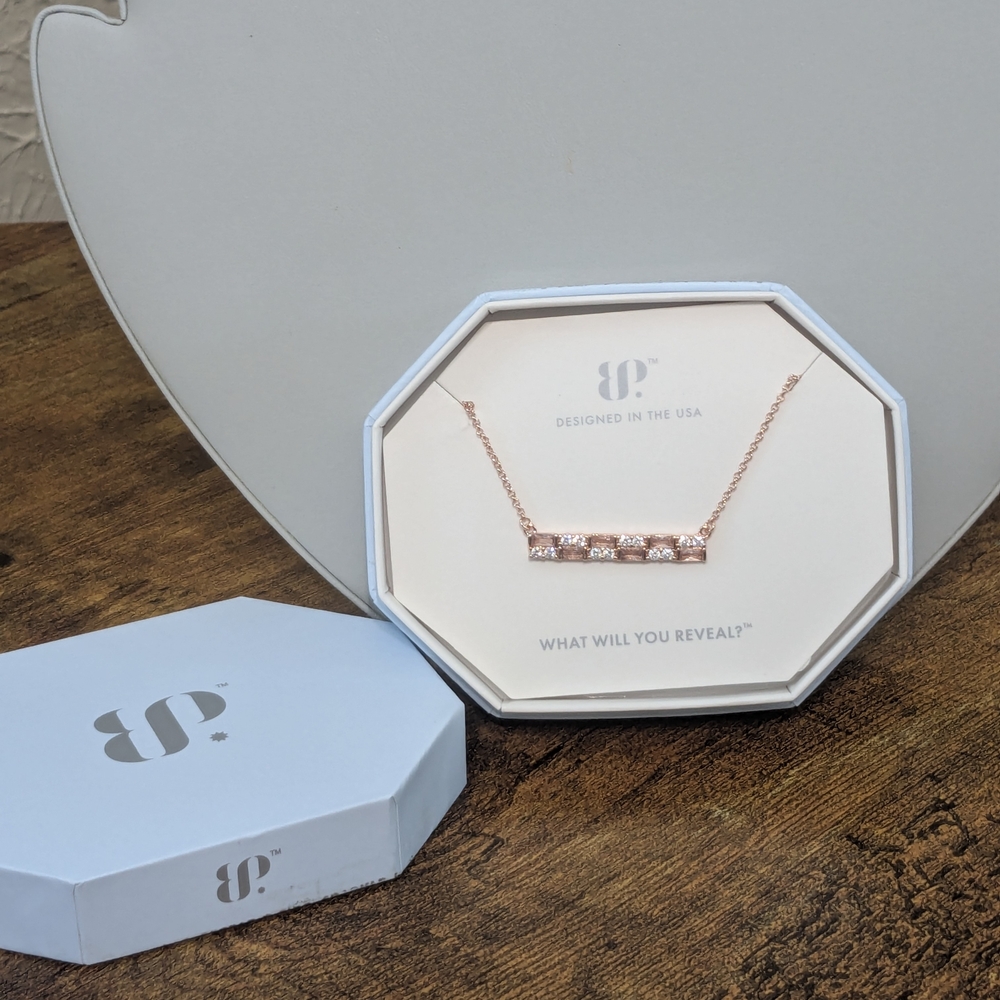 Elegant Rose Gold Necklace with Crystals